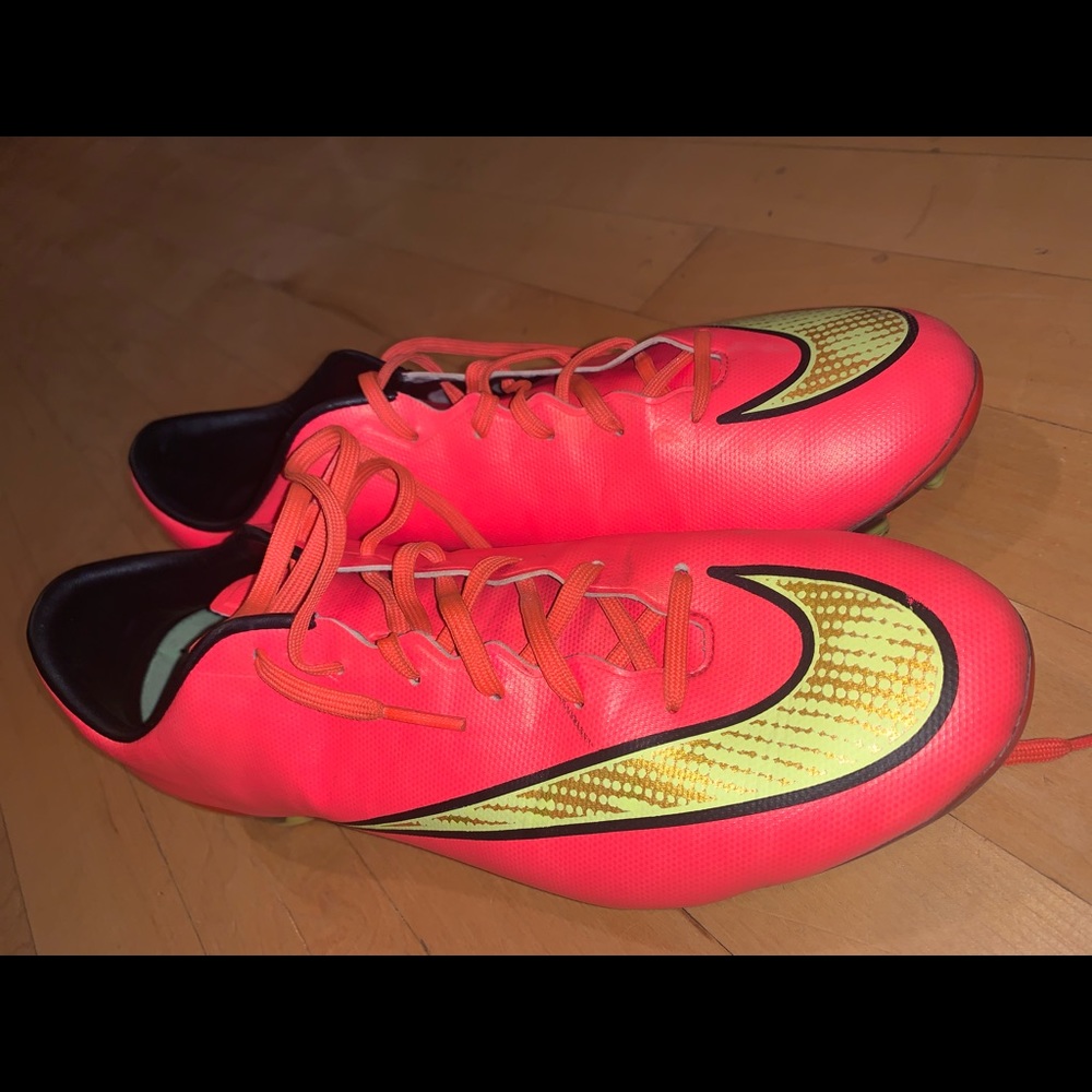 Nike VELOCE II Soccer Cleats